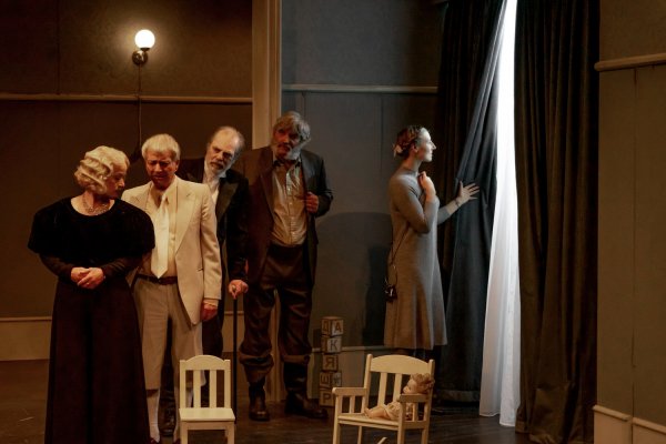 Der Kirschgarten (2018): Claudia Stühle, Wolfram Ster, Johanna Rönsch, Björn Blank, Hans Striedl